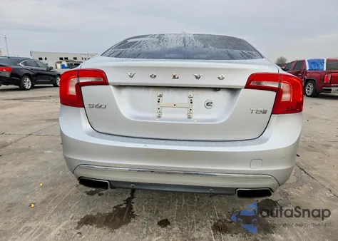 2018 Volvo S60 Premier z USA, uszkodzony, nr VIN LYV402HK3JB172160